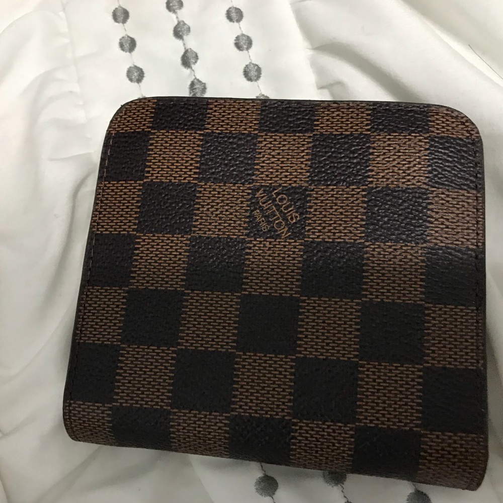 compact wallet; louis vuitton